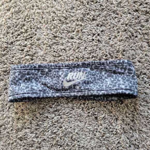 Nike Accessories - Women's Nike Dri-Fit Run Headband Reversable Black & White Animal Print